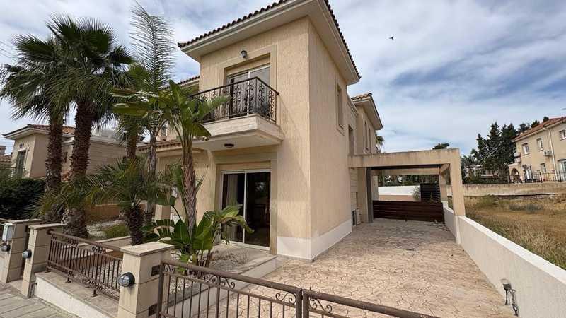 4-bedroom villa to rent: https://www.bazaraki.com/adv/5798506_4-bedroom-villa-to-rent (www.bazaraki.com)
