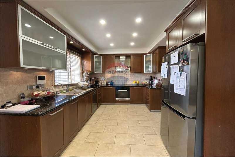 4-bedroom detached house for sale: https://www.bazaraki.com/adv/5797865_4-bedroom-detached-house-for-sale (www.bazaraki.com)