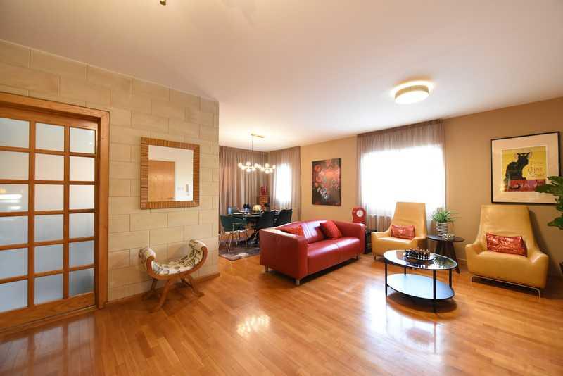 3-bedroom apartment to rent: https://www.bazaraki.com/adv/5765103_3-bedroom-apartment-to-rent (www.bazaraki.com)