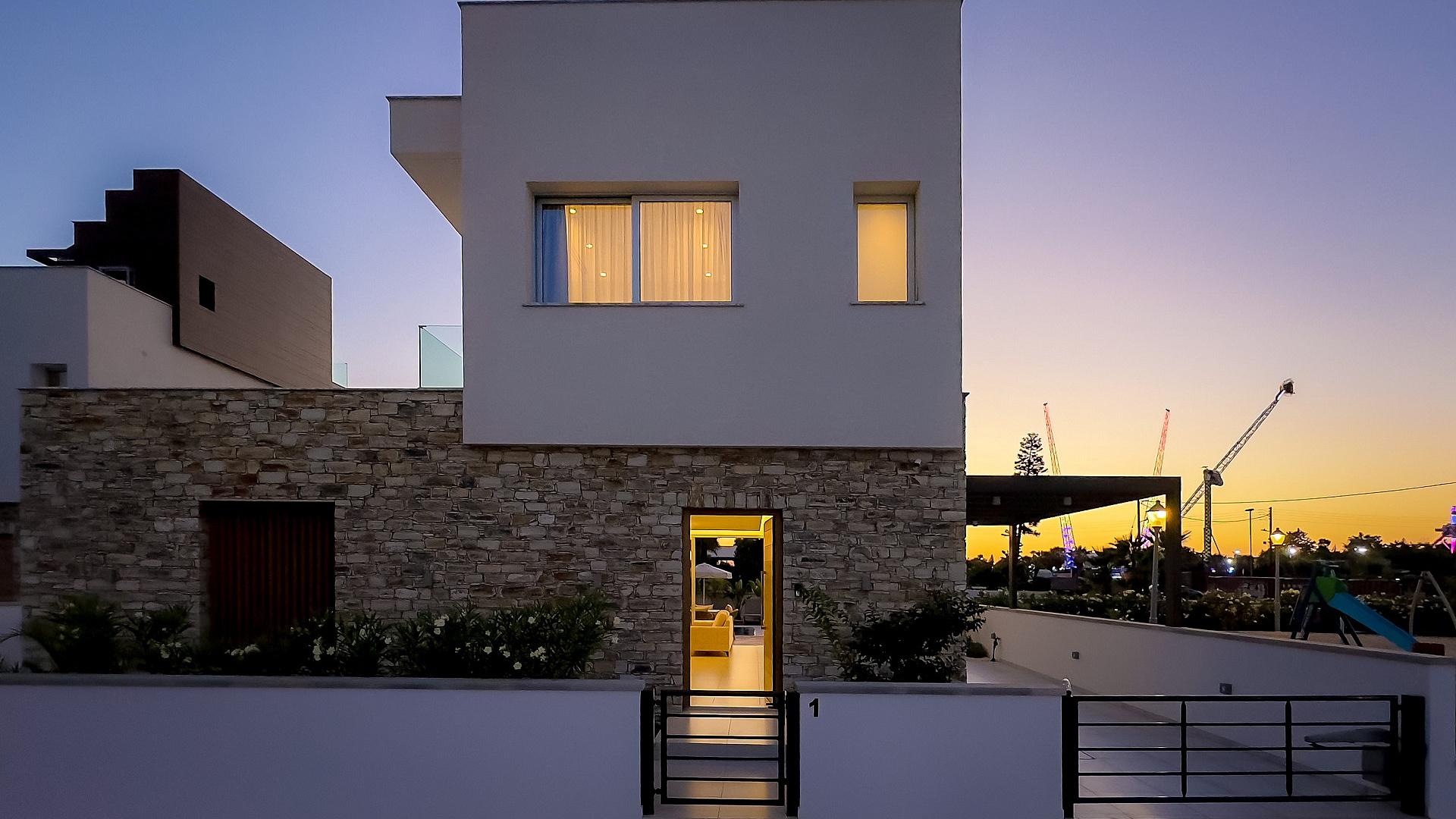 New 4-bedroom villa in Famagusta № 152536: https://dom.com.cy/en/catalog/sale/152536/ (dom.com.cy)