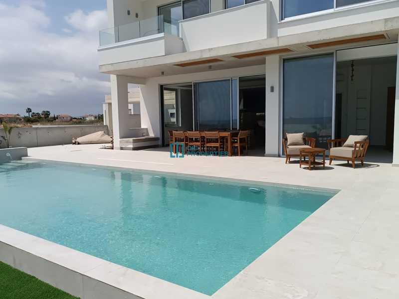 4-bedroom villa to rent: https://www.bazaraki.com/adv/5787566_4-bedroom-villa-to-rent (www.bazaraki.com)