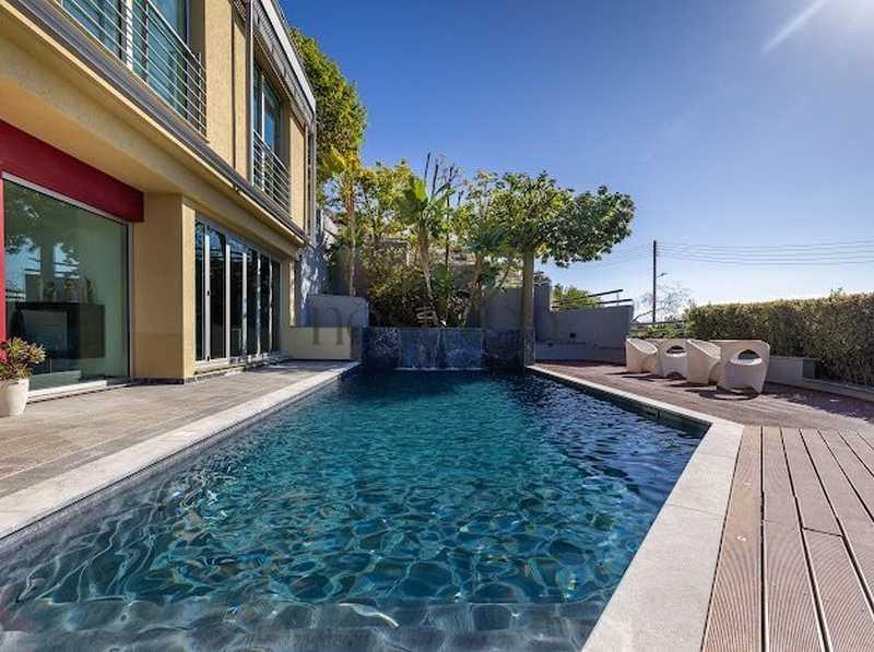 6-bedroom villa for sale: https://www.bazaraki.com/adv/5796839_6-bedroom-villa-for-sale (www.bazaraki.com)