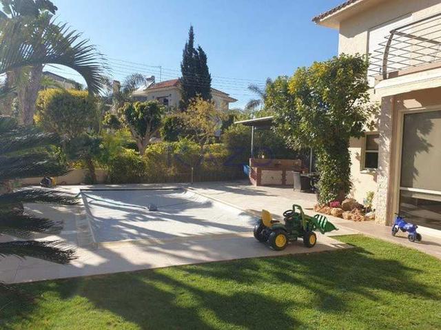4-bedroom detached house for sale: https://www.bazaraki.com/adv/5791622_4-bedroom-detached-house-for-sale (www.bazaraki.com)