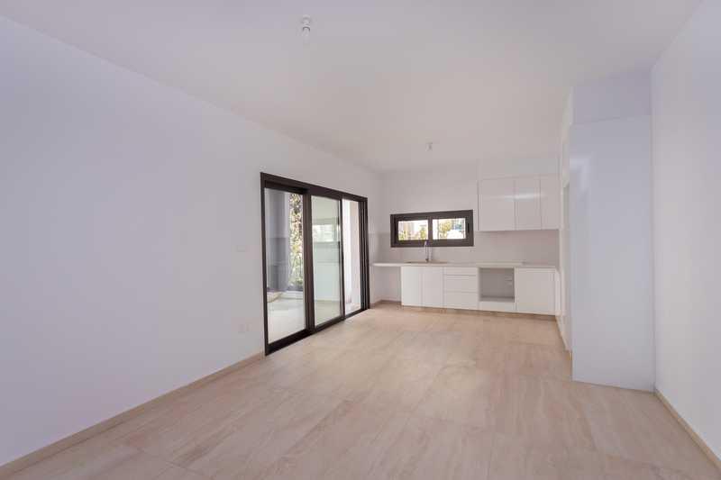 2-bedroom apartment for sale: https://www.bazaraki.com/adv/5788857_2-bedroom-apartment-for-sale (www.bazaraki.com)