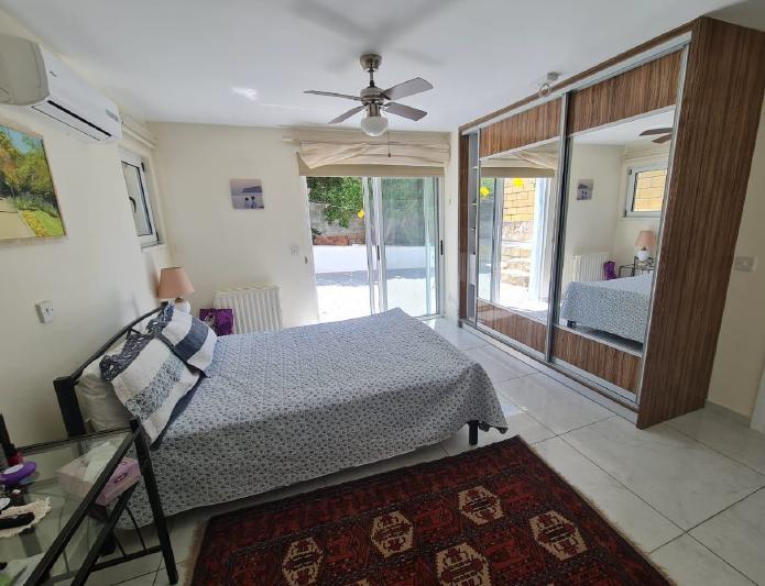 6-bedroom villa in Paphos № 153166: https://dom.com.cy/en/catalog/sale/153166/ (dom.com.cy)