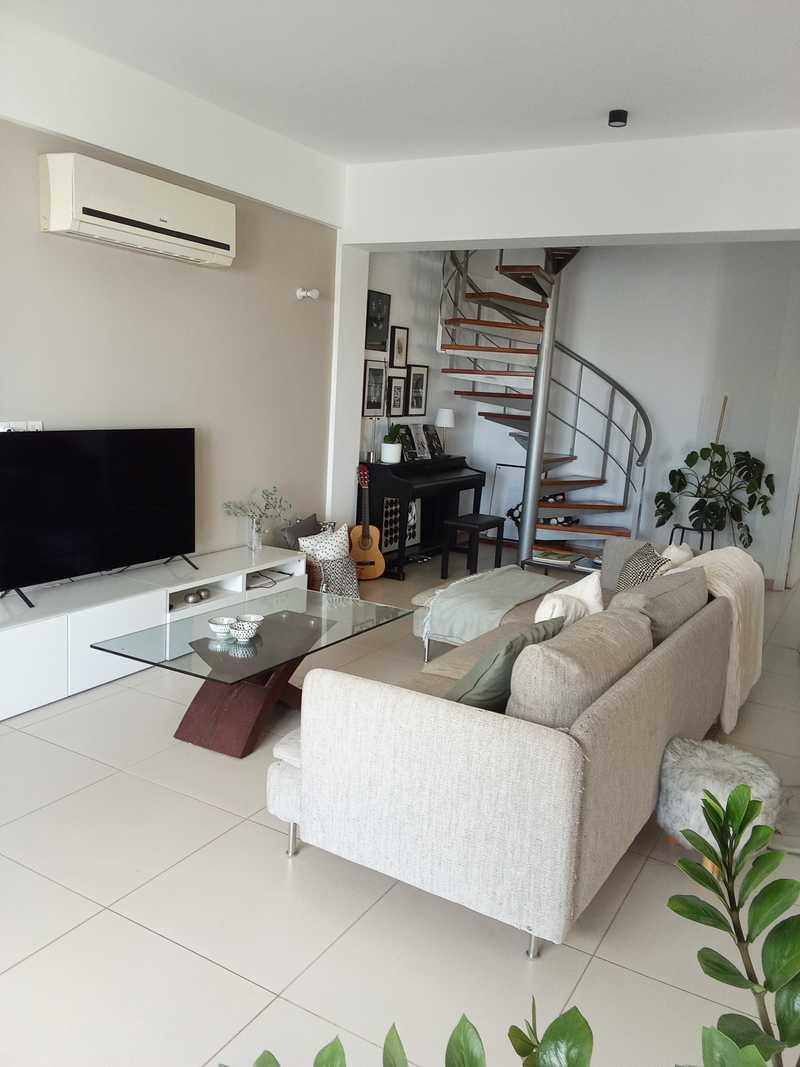 A beautiful spacious master bedroom with a small living room available for long: https://www.bazaraki.com/adv/5790929_a-beautiful-spacious-master-bedroom-with-a-small-living-room-available-for-long (www.bazaraki.com)