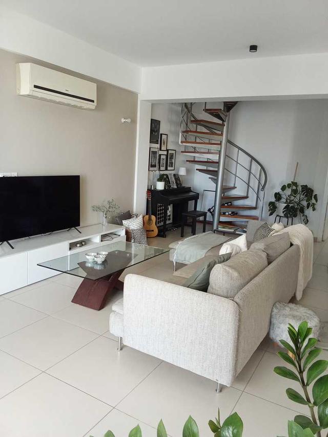 A beautiful spacious master bedroom with a small living room available for long: https://www.bazaraki.com/adv/5790929_a-beautiful-spacious-master-bedroom-with-a-small-living-room-available-for-long (www.bazaraki.com)