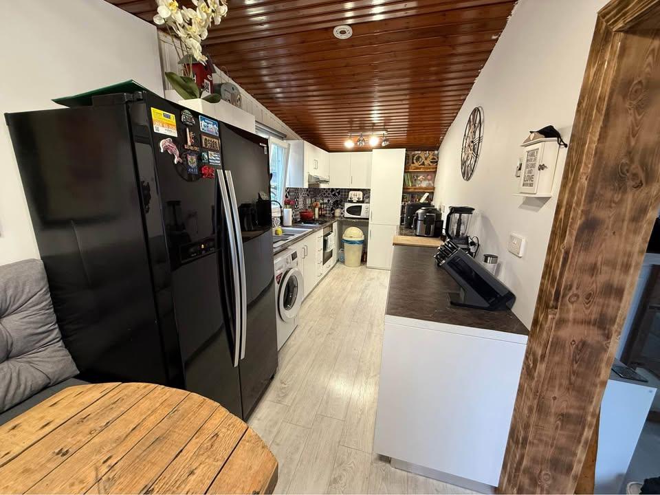 Caravan - 2 Bedroom Spacious Caravan: https://www.facebook.com/marketplace/item/562069536567573 (www.facebook.com)