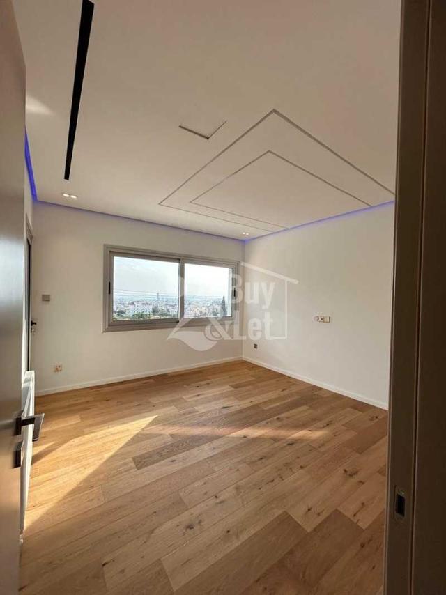 5-bedroom villa for sale: https://www.bazaraki.com/adv/5791125_5-bedroom-villa-for-sale (www.bazaraki.com)
