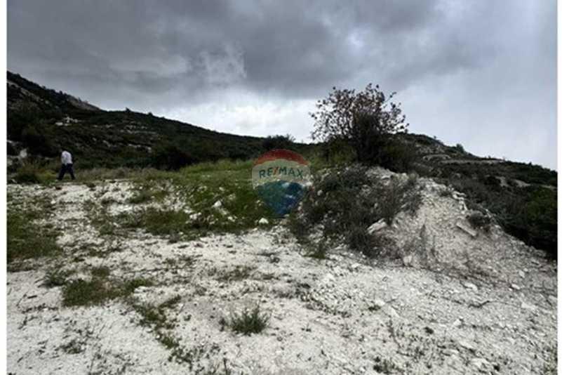 Residential land 1001 m²: https://www.bazaraki.com/adv/5789306_residential-land-1001-m2 (www.bazaraki.com)
