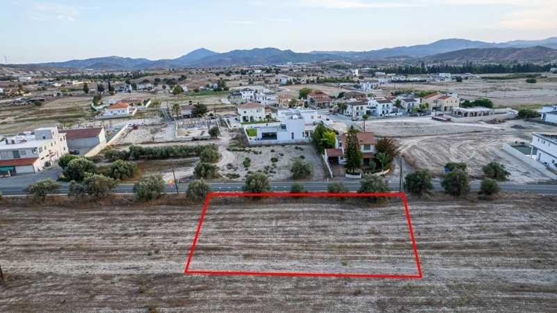 Commercial land 1190 m²: https://www.bazaraki.com/adv/5796526_commercial-land-1190-m2 (www.bazaraki.com)