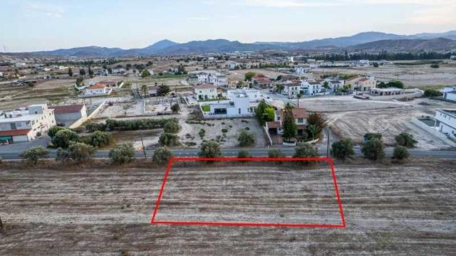 Commercial land 1190 m²: https://www.bazaraki.com/adv/5796526_commercial-land-1190-m2 (www.bazaraki.com)