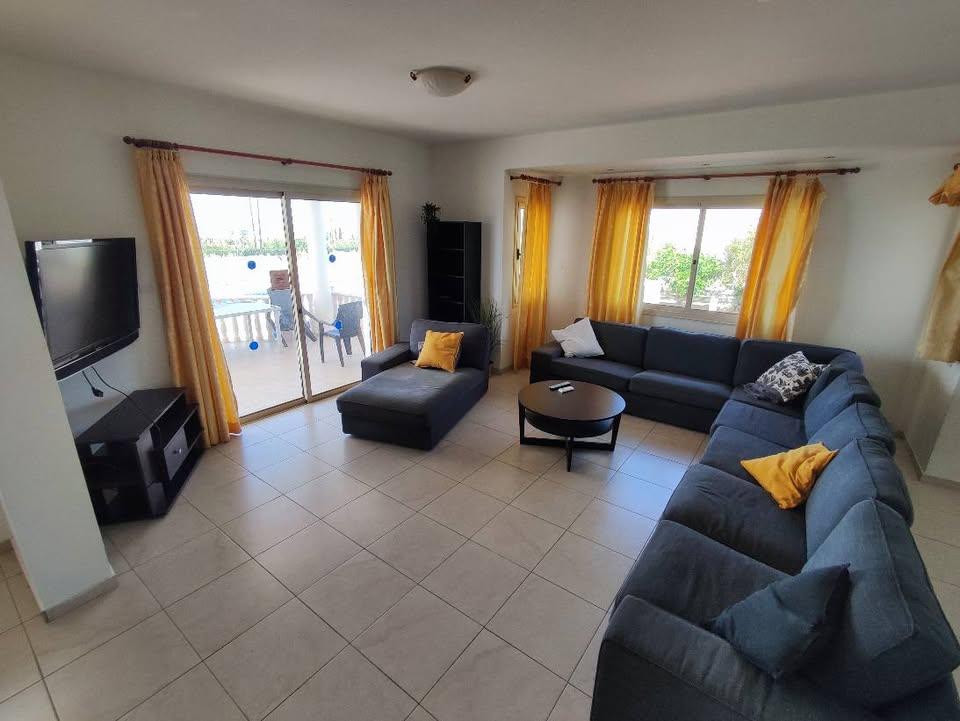 Villa Cristella - 5 Bedroom - Sea Caves Area 
For more info please call: 99907917: https://www.facebook.com/marketplace/item/1241076364020873 (www.facebook.com)