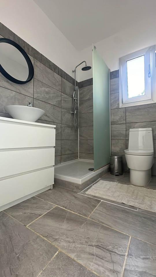 2 Bedroom apartment for rent (NO AGENTS): https://www.facebook.com/marketplace/item/24477565448509948 (www.facebook.com)