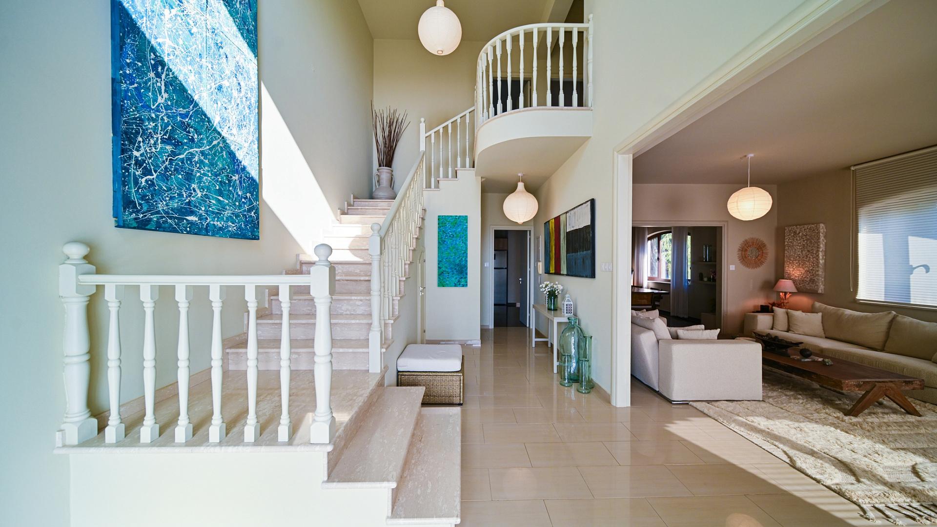 6-bedroom villa in Larnaca № 153177: https://dom.com.cy/en/catalog/sale/153177/ (dom.com.cy)