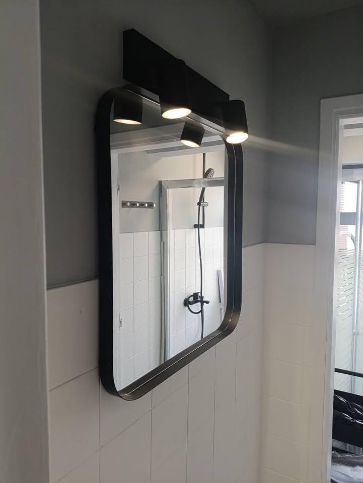 Rant beauty cosmetics room with shower: https://www.facebook.com/marketplace/item/715321164168603 (www.facebook.com)
