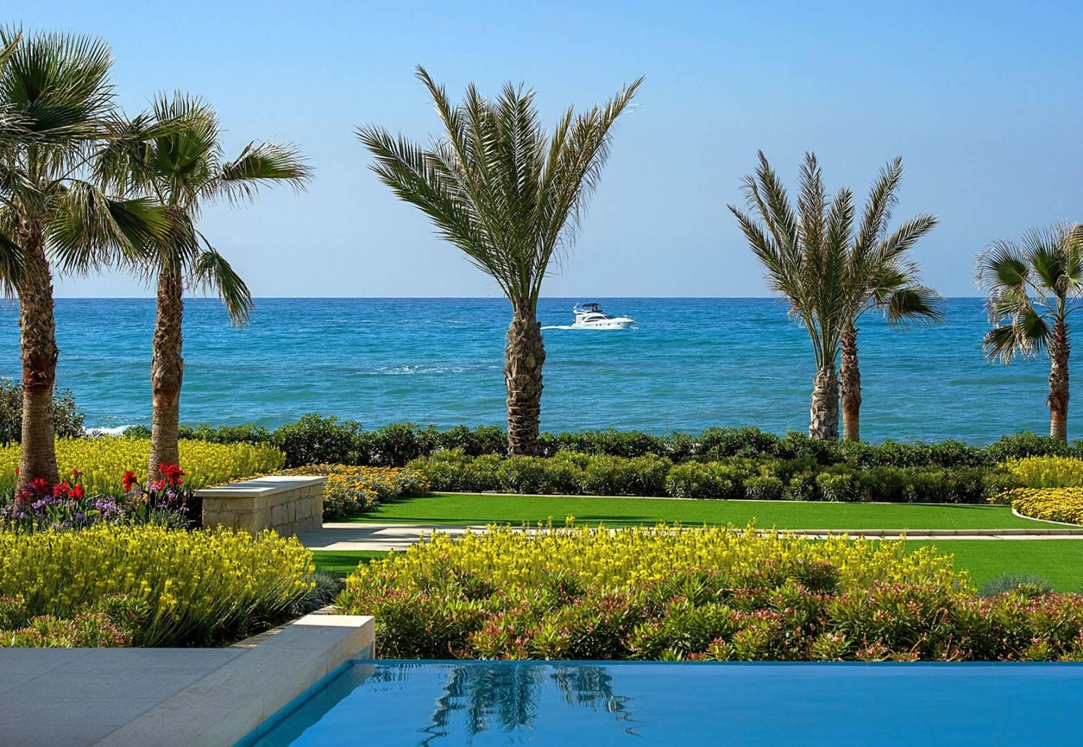 New 5-bedroom villa in Larnaca № 153399: https://dom.com.cy/en/catalog/sale/153399/ (dom.com.cy)