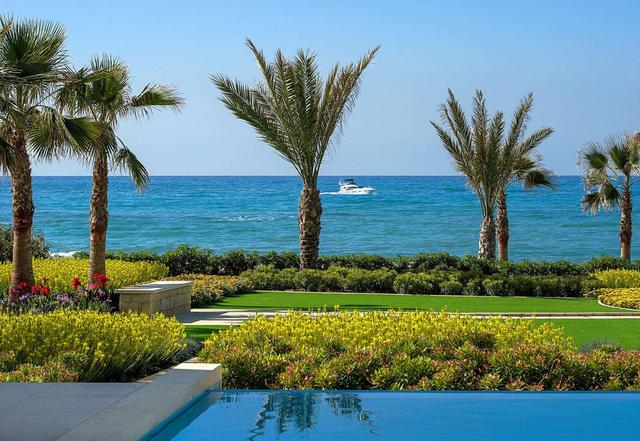 New 5-bedroom villa in Larnaca № 153399: https://dom.com.cy/en/catalog/sale/153399/ (dom.com.cy)