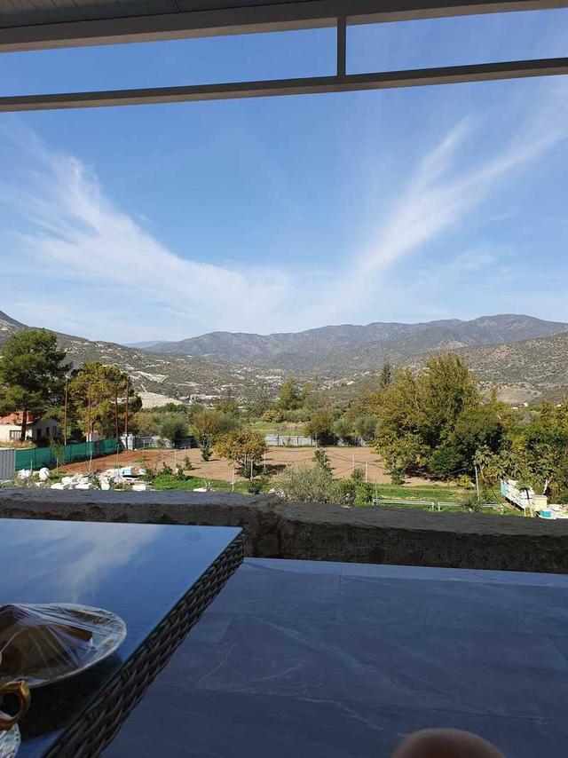 3-bedroom villa for sale: https://www.bazaraki.com/adv/5795580_3-bedroom-villa-for-sale (www.bazaraki.com)