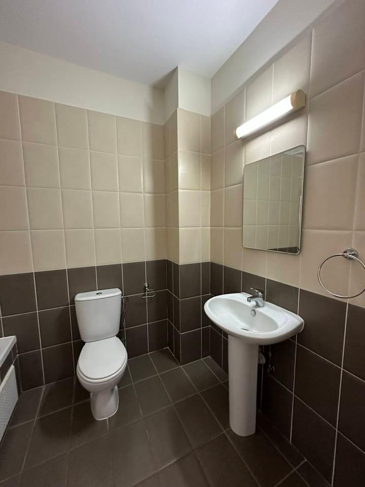 For rent two bedroom apartment ground floors: https://www.facebook.com/marketplace/item/993179446338297 (www.facebook.com)