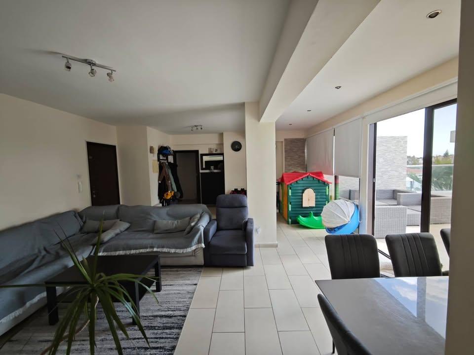 3 Bedroom Penthouse: https://www.facebook.com/marketplace/item/9767873843293947 (www.facebook.com)