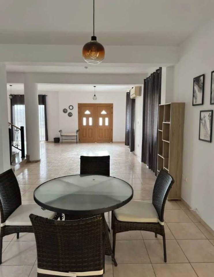 4 bedroom house for rent in Germasogia close to Sklavenitis: https://www.facebook.com/marketplace/item/1371929907288344 (www.facebook.com)