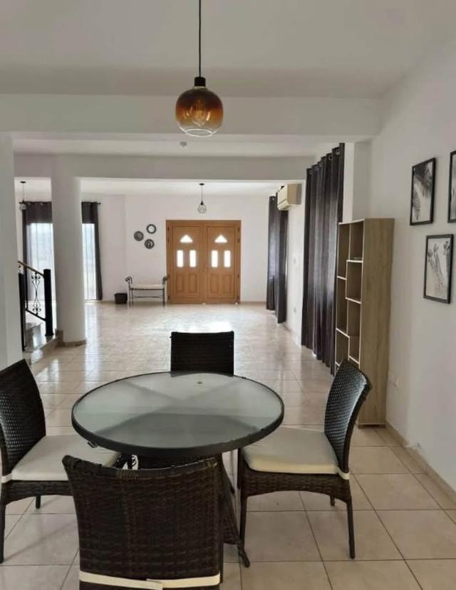 4 bedroom house for rent in Germasogia close to Sklavenitis: https://www.facebook.com/marketplace/item/1371929907288344 (www.facebook.com)