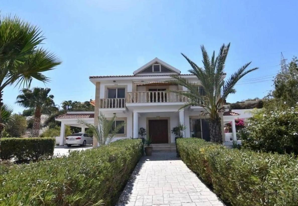 4-bedroom villa in Limassol №152593: https://dom.com.cy/en/catalog/rent/152593/ (dom.com.cy)