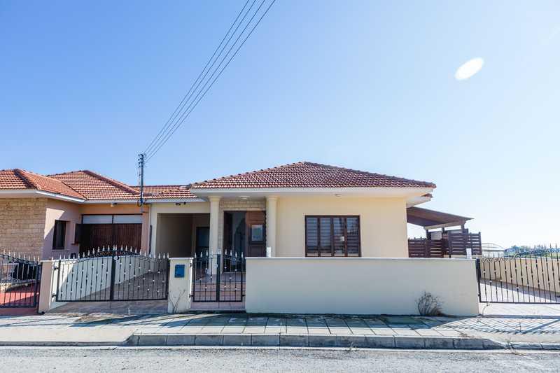 3-bedroom semi-detached for sale: https://www.bazaraki.com/adv/5795802_3-bedroom-semi-detached-for-sale (www.bazaraki.com)