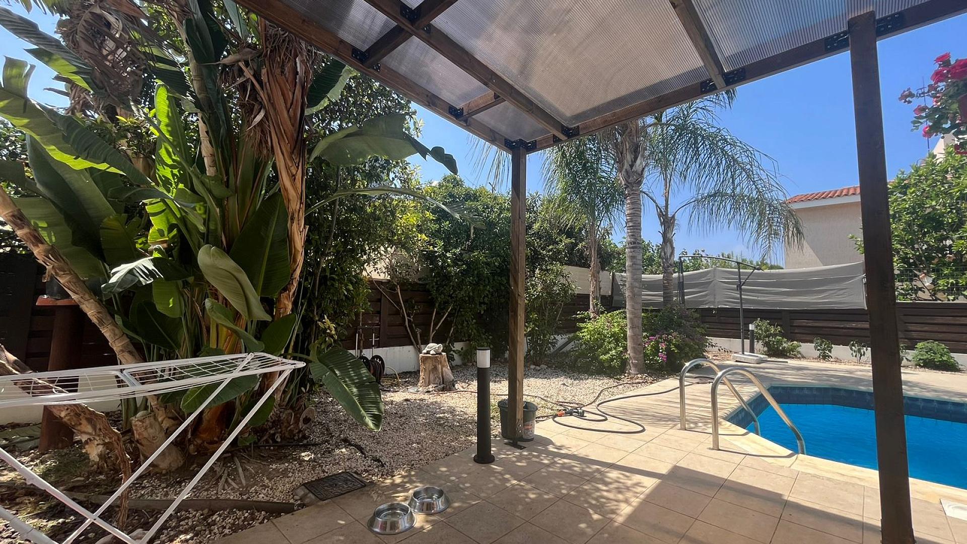 4-bedroom house in Paphos №153688: https://dom.com.cy/en/catalog/rent/153688/ (dom.com.cy)