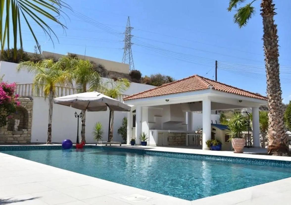 4-bedroom villa in Limassol №152593: https://dom.com.cy/en/catalog/rent/152593/ (dom.com.cy)