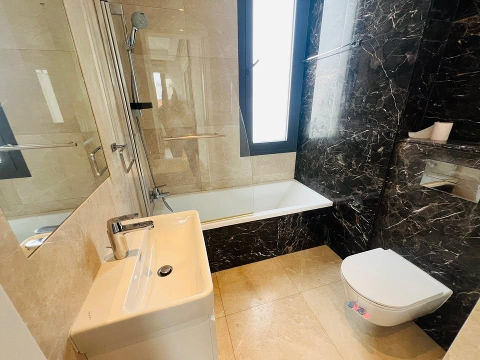 3 Beds 3 Baths Apartment/condo: https://www.facebook.com/marketplace/item/1189328872495519 (www.facebook.com)