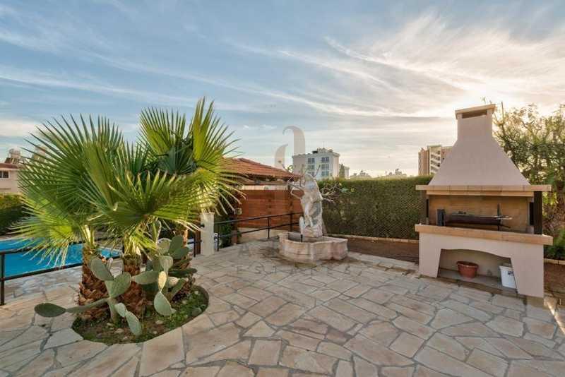  3-bedroom villa to rent: https://www.bazaraki.com/adv/5793263_3-bedroom-villa-to-rent (www.bazaraki.com)