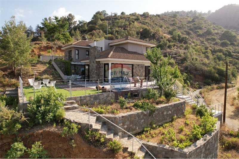 5-bedroom villa for sale: https://www.bazaraki.com/adv/5797854_5-bedroom-villa-for-sale (www.bazaraki.com)