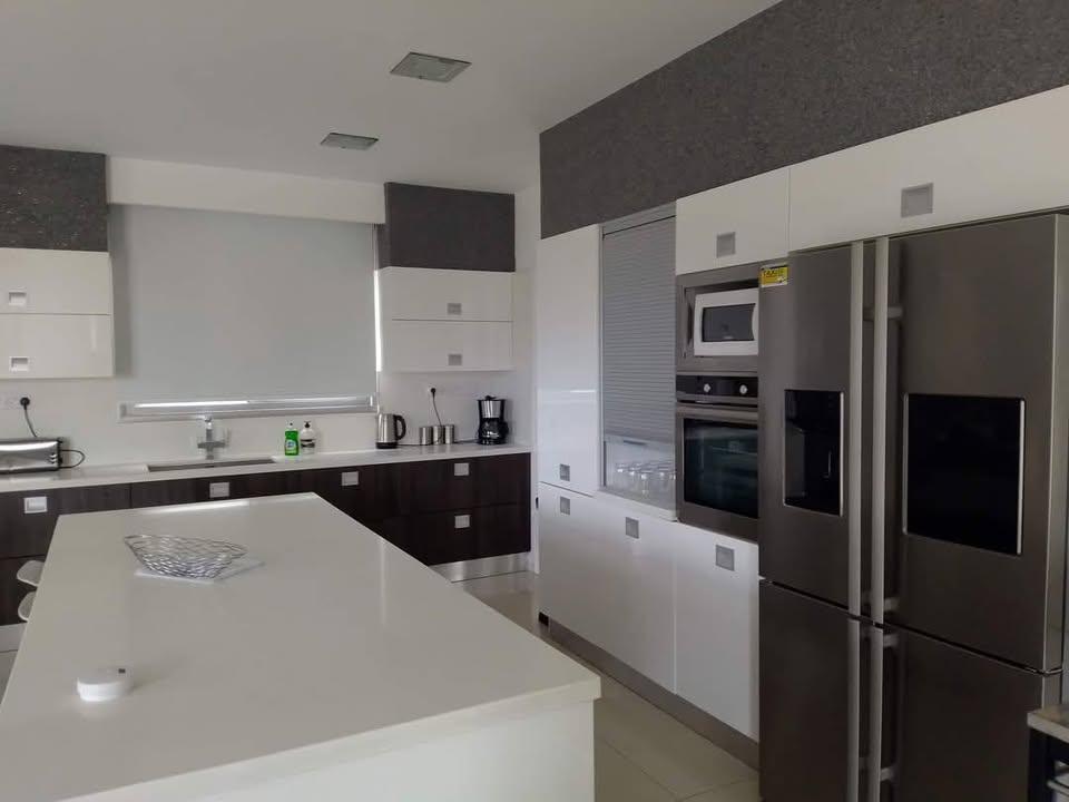 6 Bedrooms Villa in Peyia: https://www.facebook.com/marketplace/item/615365181479470 (www.facebook.com)