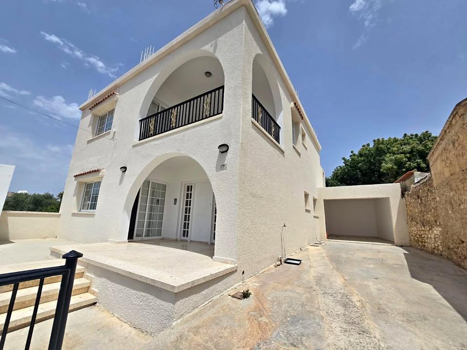 3 Beds 2 Baths House: https://www.facebook.com/marketplace/item/622762424144560 (www.facebook.com)
