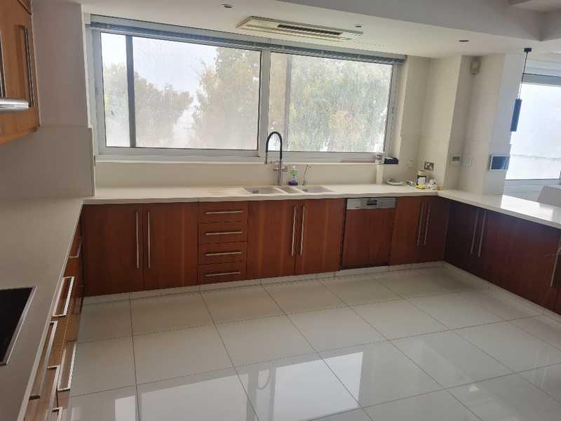 5-bedroom apartment to rent: https://www.bazaraki.com/adv/5795792_5-bedroom-apartment-to-rent (www.bazaraki.com)