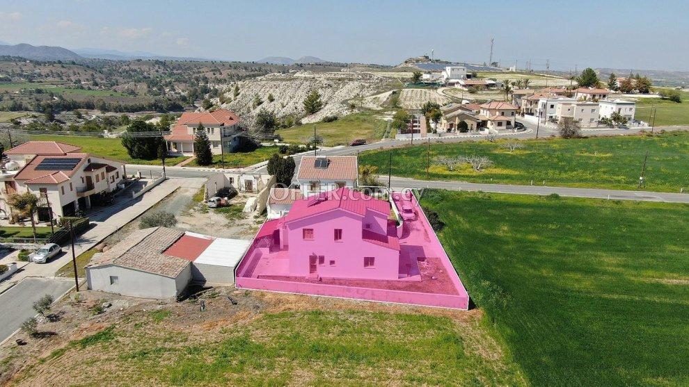 Two storey house in Kampia Nicosia: https://www.offer.com.cy/en/two-storey-house-in-kampia-nicosia/21-816315/ (www.offer.com.cy)