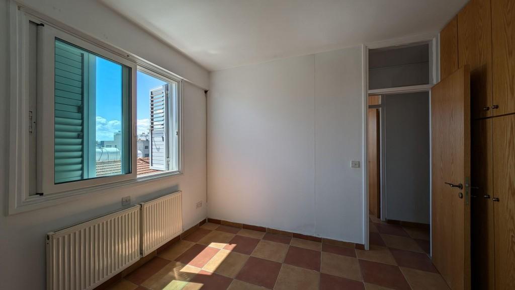 Residential Building 362 SQM For Sale: https://www.zyprus.com/property/39148/9-bedrooms-building-residential-building-in-kaimakli-nicosia (www.zyprus.com)