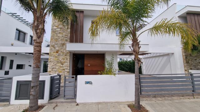 3-bedroom villa in Larnaca №153334: https://dom.com.cy/en/catalog/rent/153334/ (dom.com.cy)